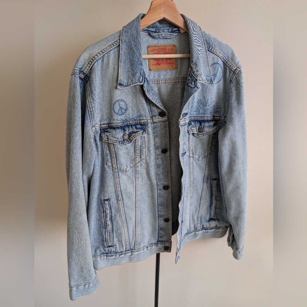 Levi's Denim Jacket in Light Wash, size L
